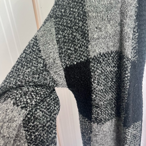 Women’s Long Black and Gray Buffalo Check Duster by Do + Be, Size S - Picture 4 of 4